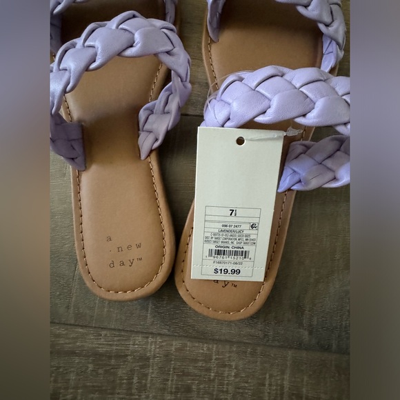 A New Day NWT Lucy Sandals 7.5 Lavender - Picture 2 of 3